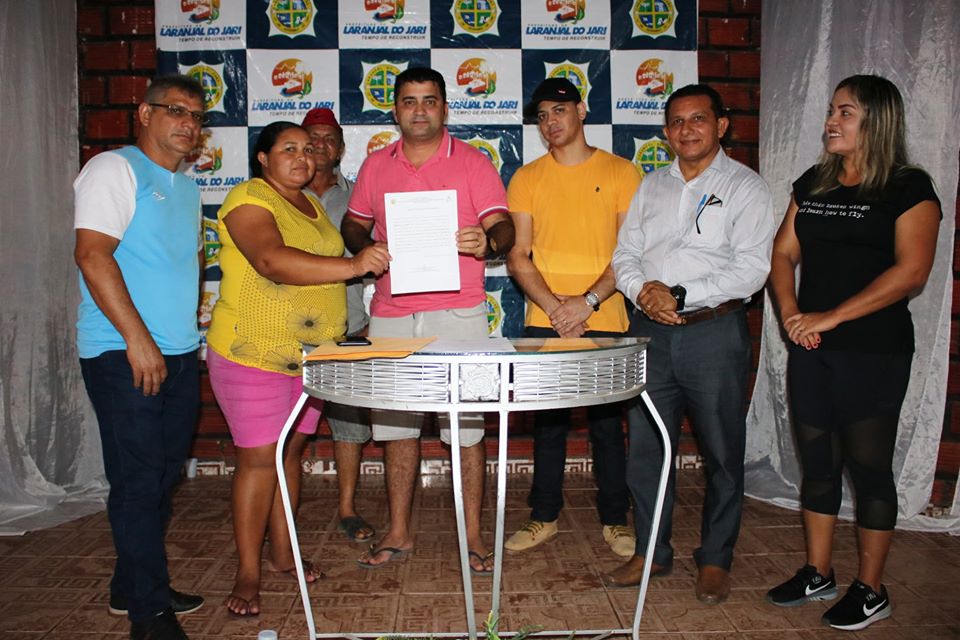 Prefeito entrega ordem de serviço para construção da Passarela Vagalume em Concreto e Construção do Centro Administrativo da Secretaria de Assistência Social.